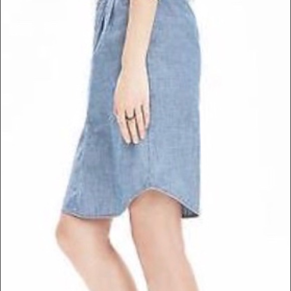 Banana Republic Dresses & Skirts - BANANA REPUBLIC Chambray skirt.